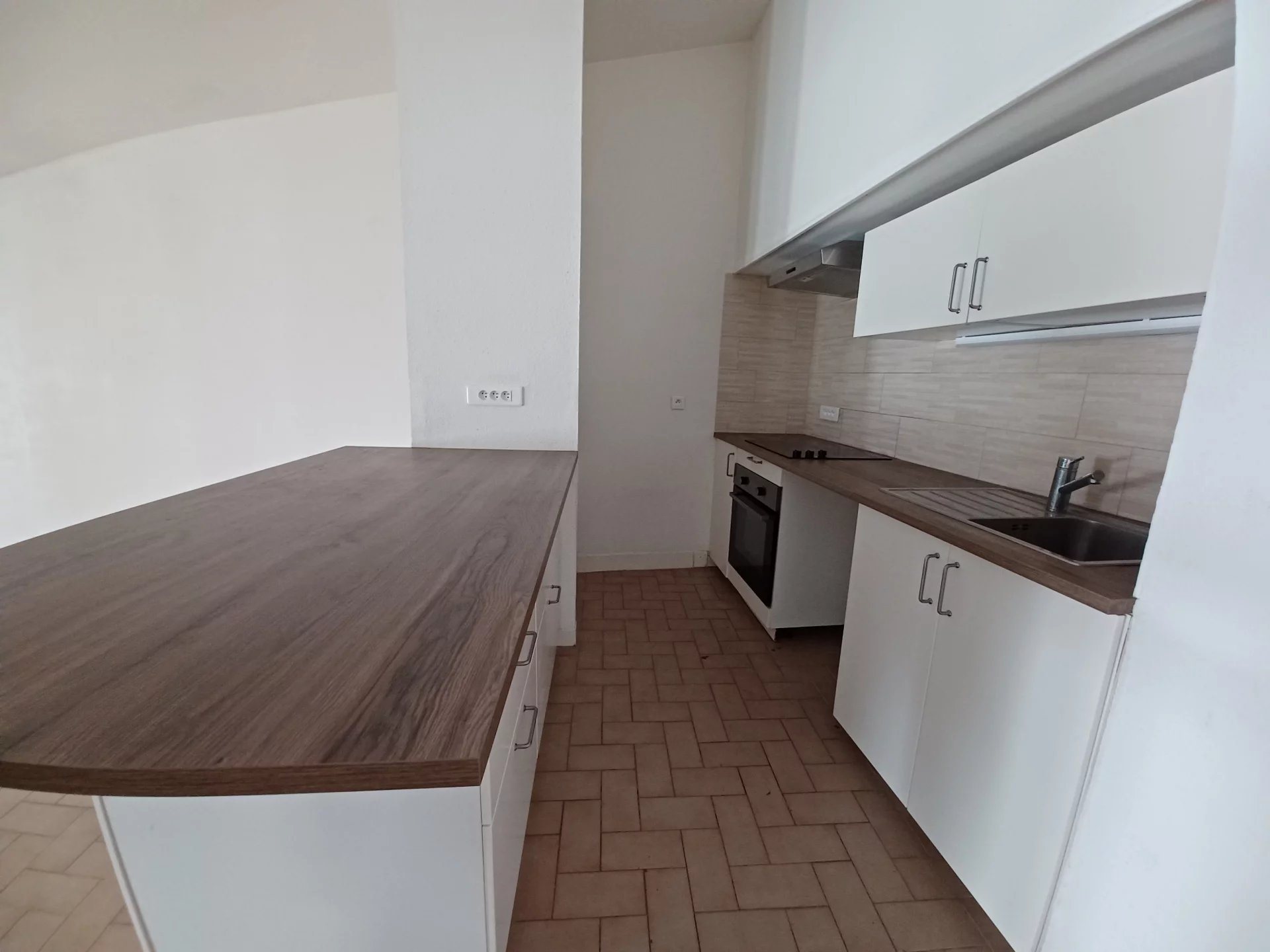 Location Appartement BEAUCAIRE surface habitable de 80 m²