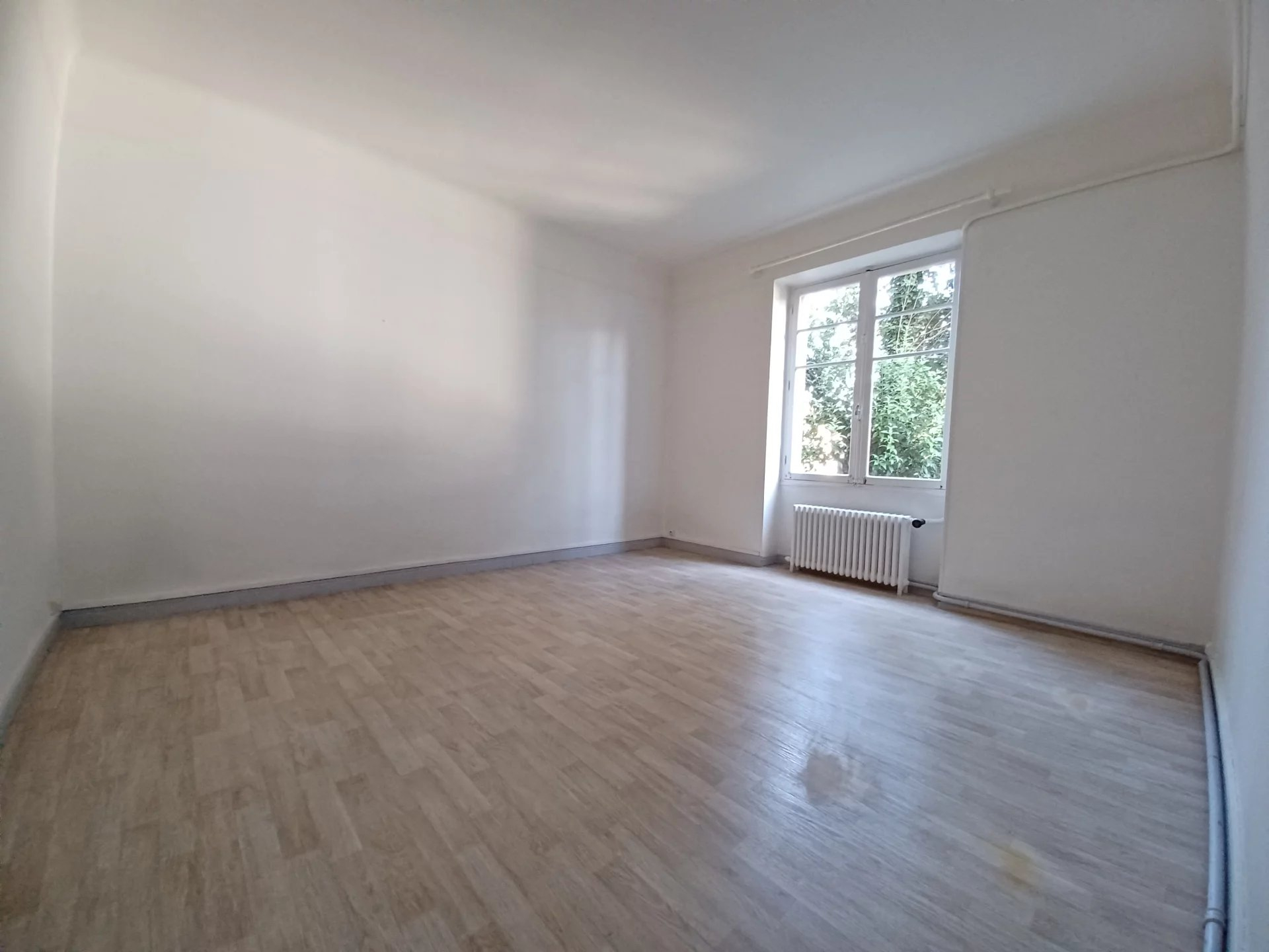 Location Appartement BEAUCAIRE radiateur, individuel, gaz chauffage